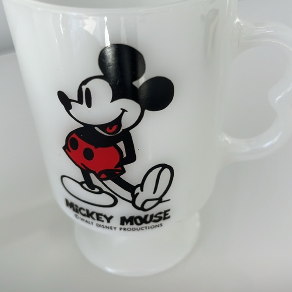 Vintage Mickey & Minnie Pedestal Milk Glass Coffee Mugs Set Pair - Picture 13 of 13